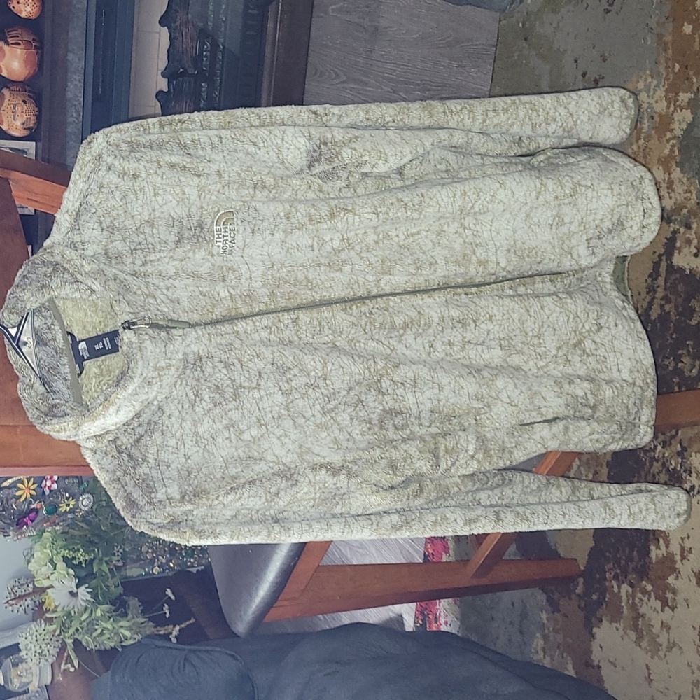 💚The North Face Womens green and white Furry jacket. Super soft sz xlg💚